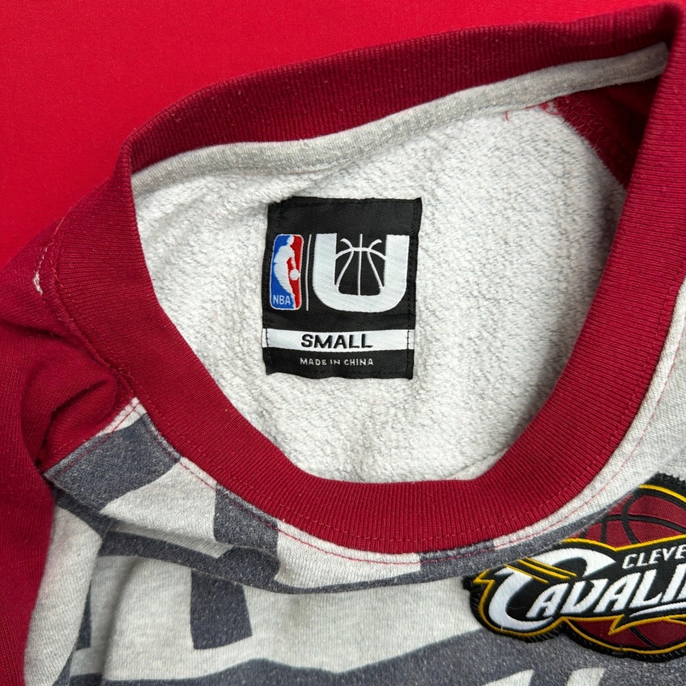 VTG Style NBA Cleveland Cavaliers Men's Small Big AOP Logo Maroon Grey Yellow - Picture 3 of 7